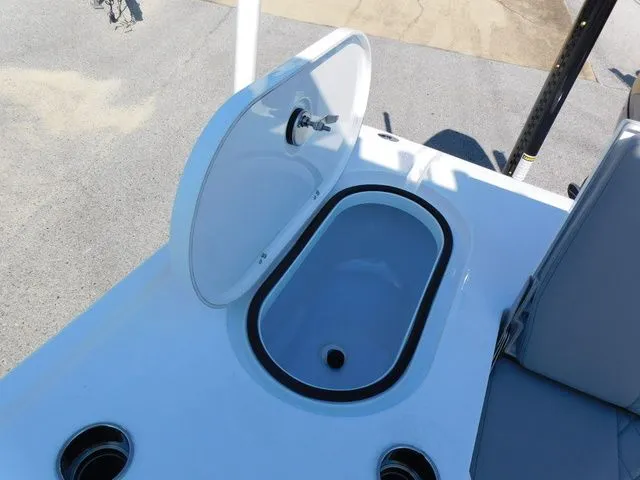 Slide: The Image of Blazer Bay 2700 Hybrid 2026 - 39