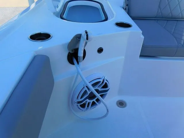 Slide: The Image of Blazer Bay 2700 Hybrid 2026 - 41