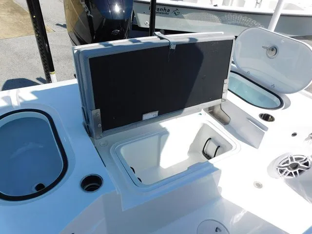 Slide: The Image of Blazer Bay 2700 Hybrid 2026 - 42