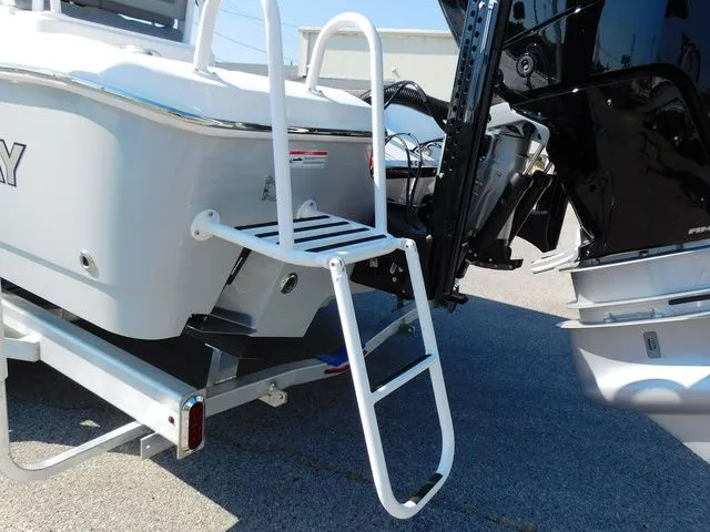 Slide: The Image of Blazer Bay 2700 Hybrid 2026 - 8