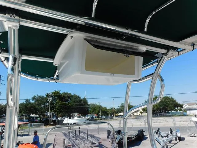 Slide: The Image of NauticStar 195 Bay 2021 - 15