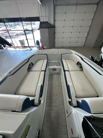 Slide: The Image of Crownline Boats Eclipse E230 XS 2024 - 6
