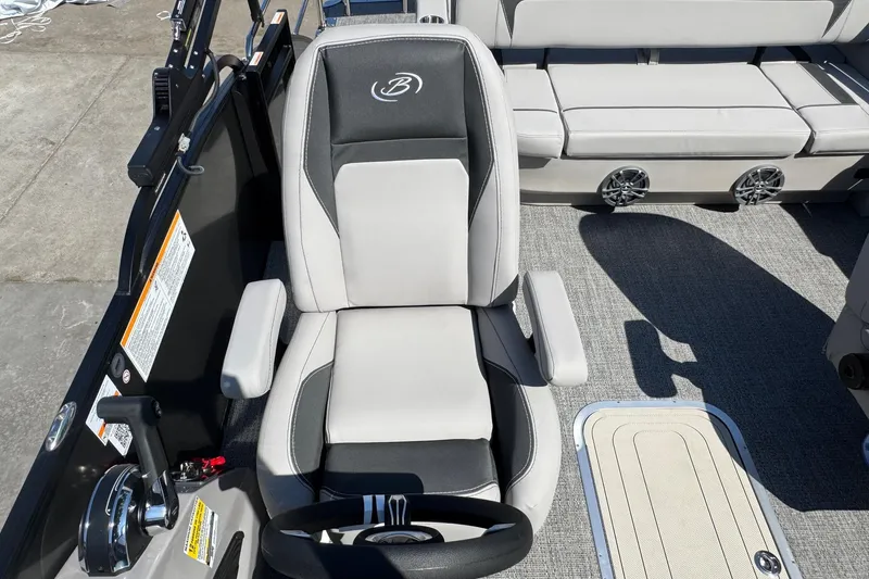 Slide: The Image of Captain's seat of 2026 Barletta ARIA 22UC boat, featuring modern design and controls. - 44