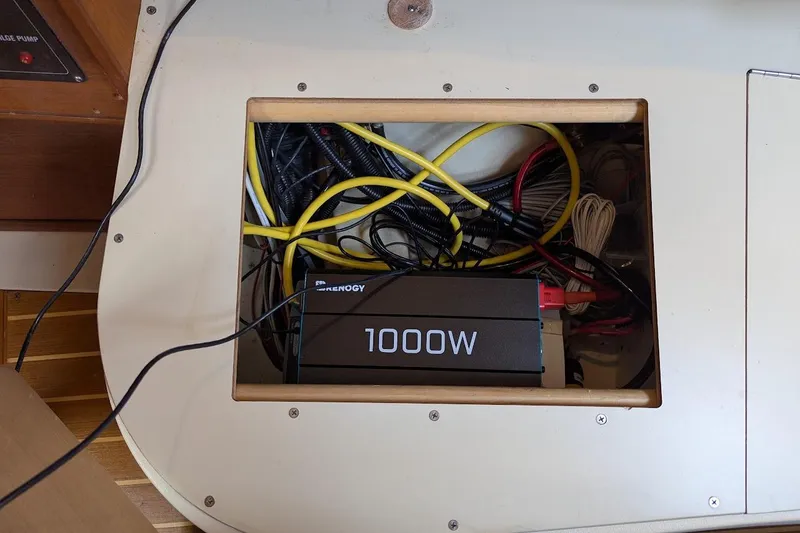 Slide: The Image of 1000 Watt Inverter - 29