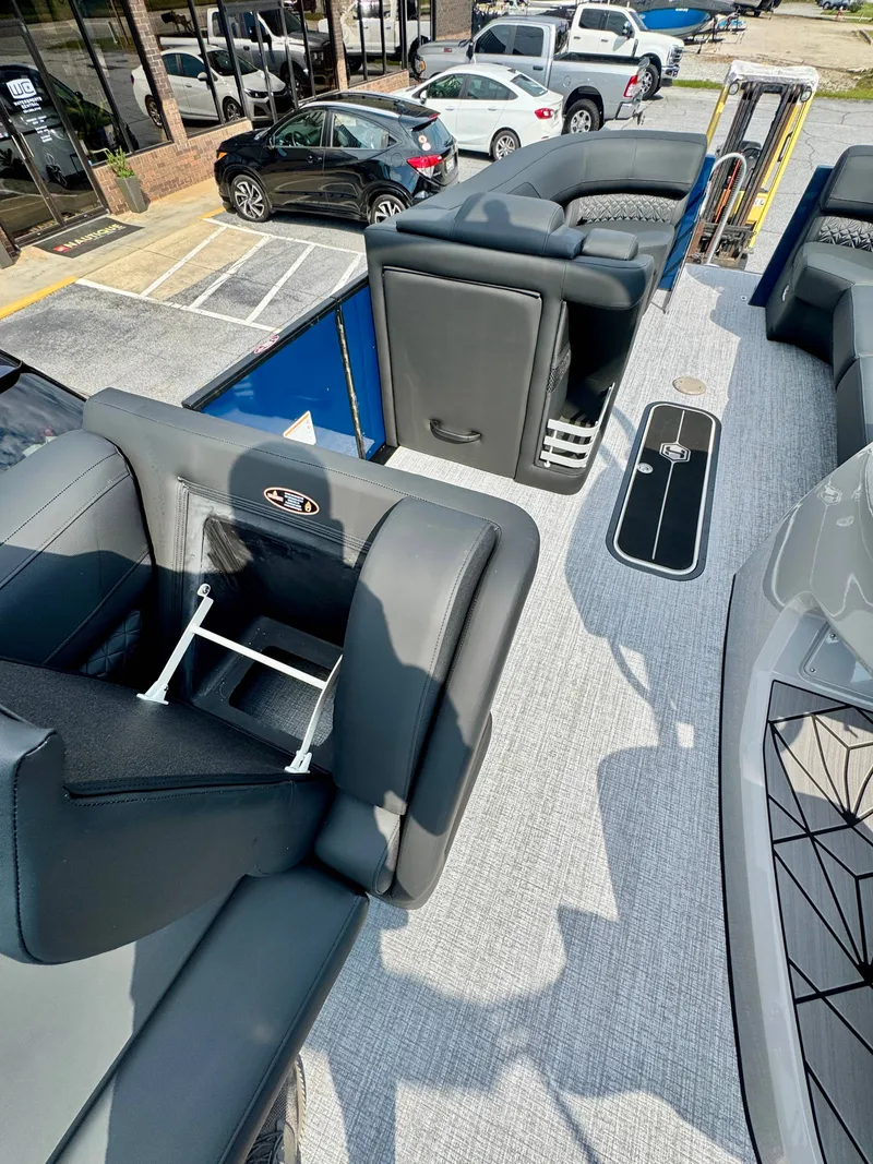 Slide: The Image of Harris Grand Mariner 250 2026 - 10