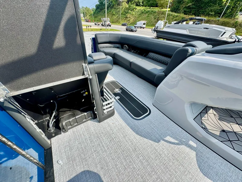 Slide: The Image of Harris Grand Mariner 250 2026 - 13