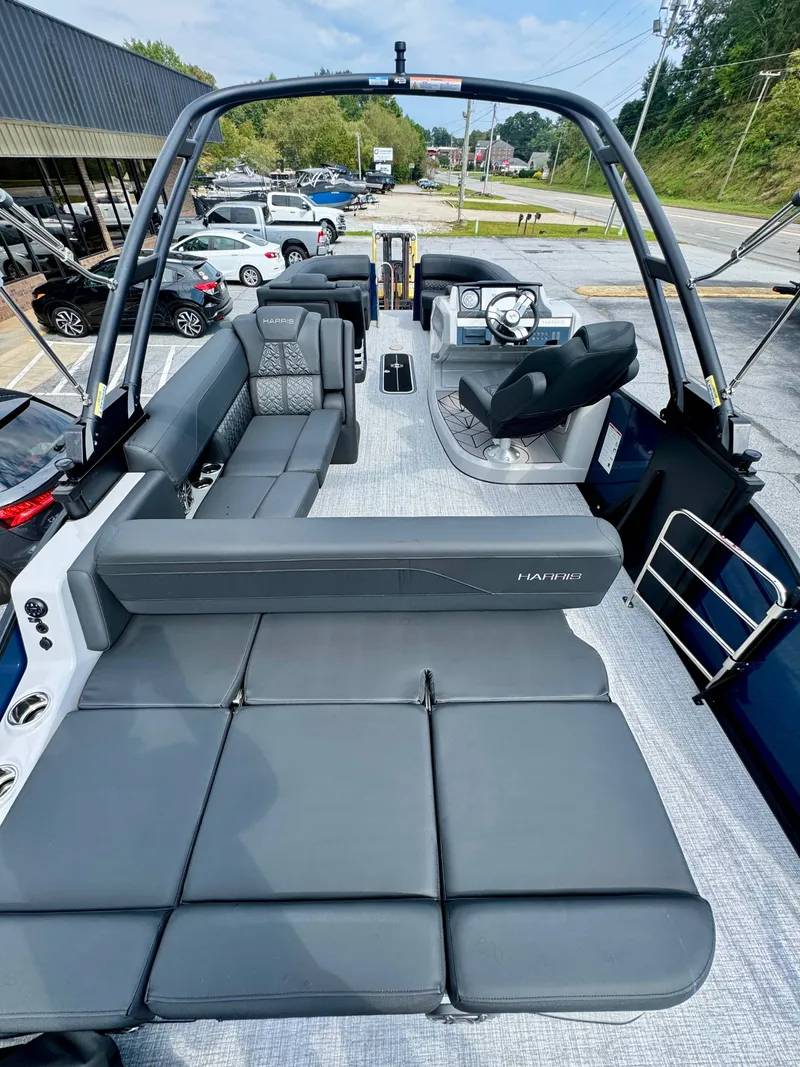 Slide: The Image of Harris Grand Mariner 250 2026 - 5