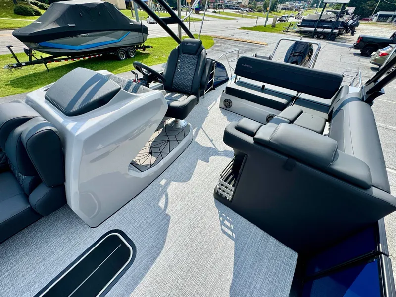 Slide: The Image of Harris Grand Mariner 250 2026 - 7