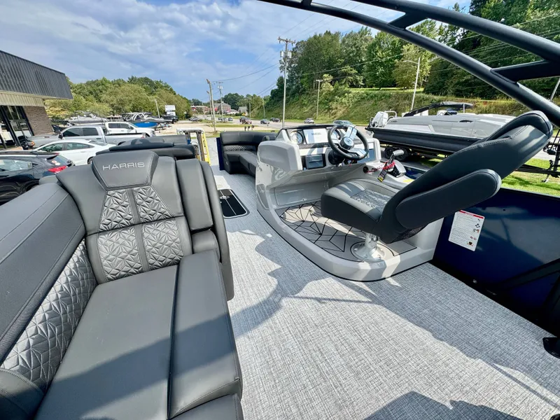 Slide: The Image of Harris Grand Mariner 250 2026 - 8