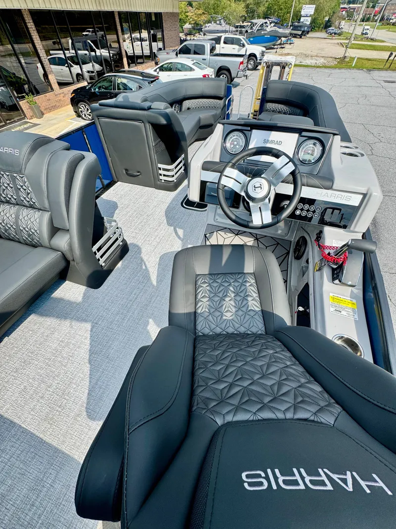 Slide: The Image of Harris Grand Mariner 250 2026 - 9