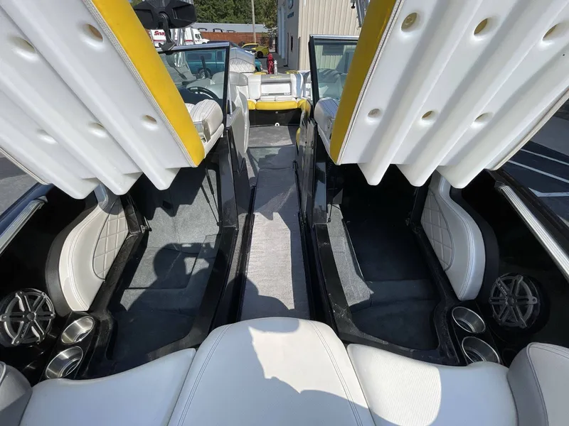 Slide: The Image of MasterCraft X25 2014 - 12