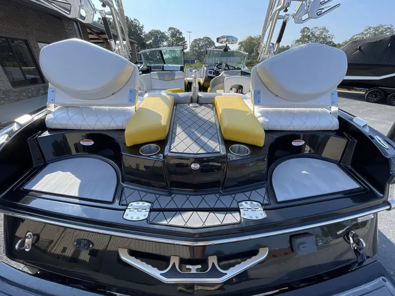 Slide: The Image of MasterCraft X25 2014 - 17