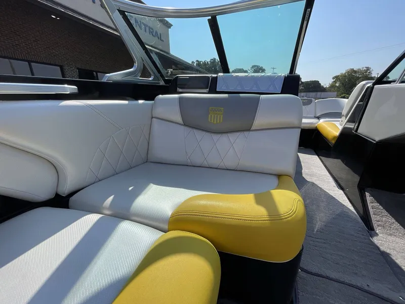 Slide: The Image of MasterCraft X25 2014 - 3