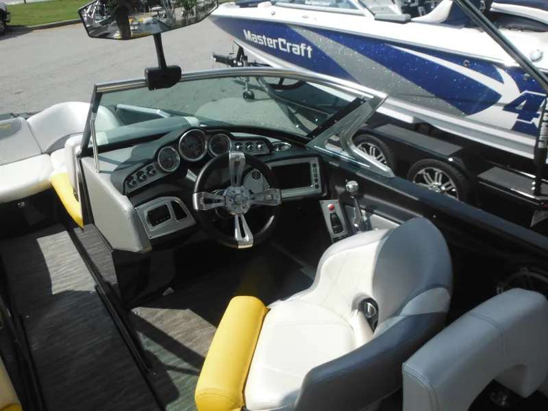 Slide: The Image of MasterCraft X25 2014 - 38