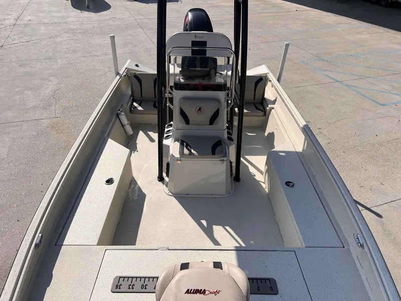 Slide: The Image of Alumacraft 20 Bay 2021 - 10