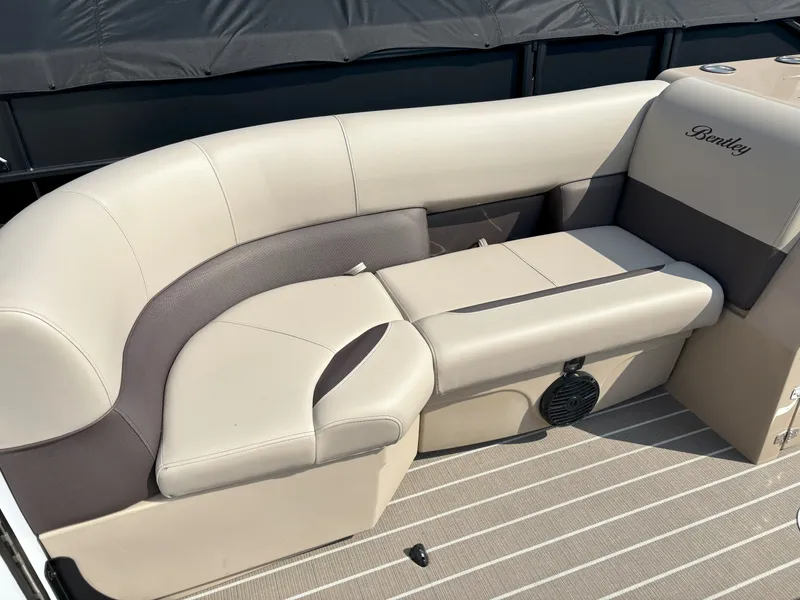 Slide: The Image of Bentley Pontoons Legacy 223 DL Navigator 2026 - 20