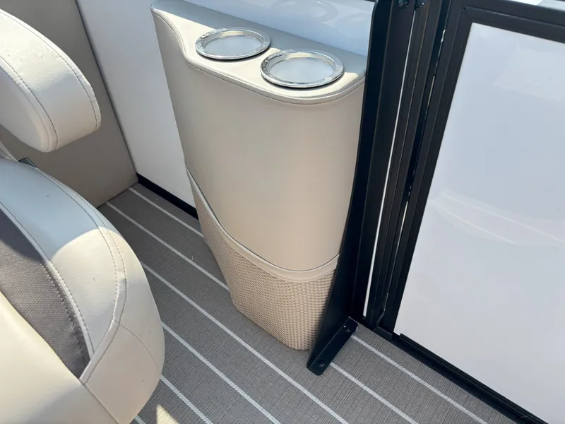 Slide: The Image of Bentley Pontoons Legacy 223 DL Navigator 2026 - 21