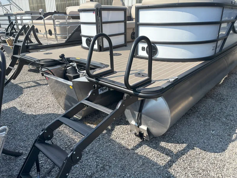 Slide: The Image of Bentley Pontoons Legacy 223 DL Navigator 2026 - 24