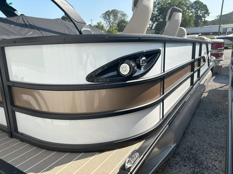 Slide: The Image of Bentley Pontoons Legacy 223 DL Navigator 2026 - 25