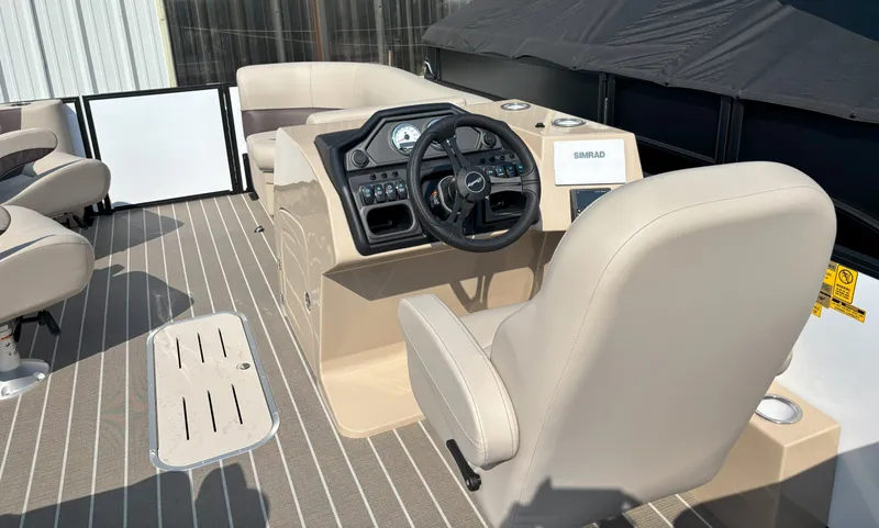 Slide: The Image of Bentley Pontoons Legacy 223 DL Navigator 2026 - 3