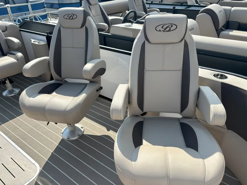 Slide: The Image of Bentley Pontoons Legacy 223 DL Navigator 2026 - 5