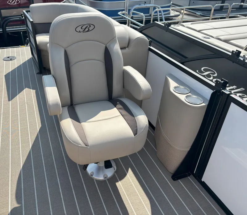 Slide: The Image of Bentley Pontoons Legacy 223 DL Navigator 2026 - 7