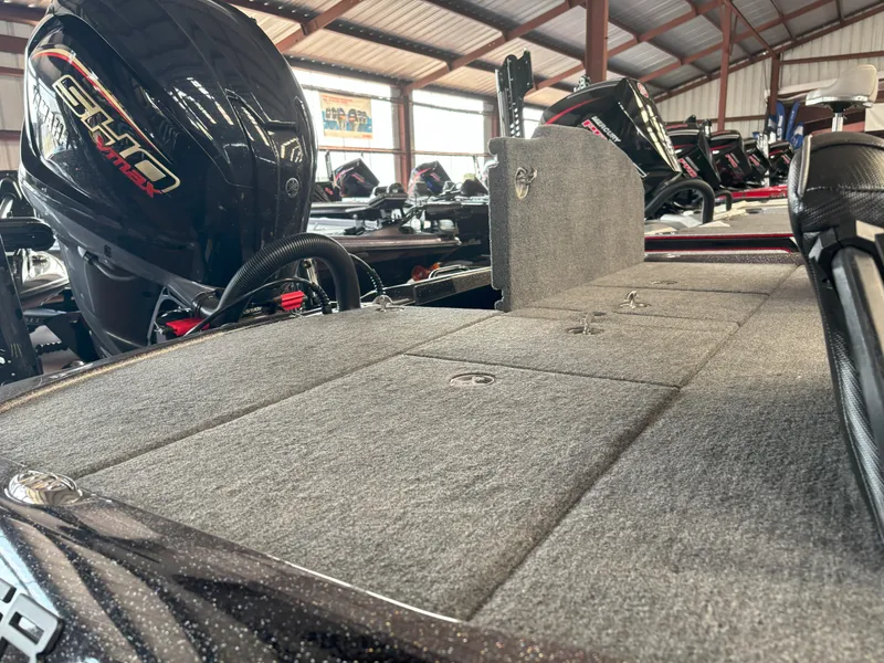 Slide: The Image of Skeeter FXR20 Limited 2025 - 11