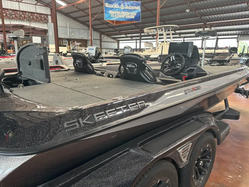 Slide: The Image of Skeeter FXR20 Limited 2025 - 14