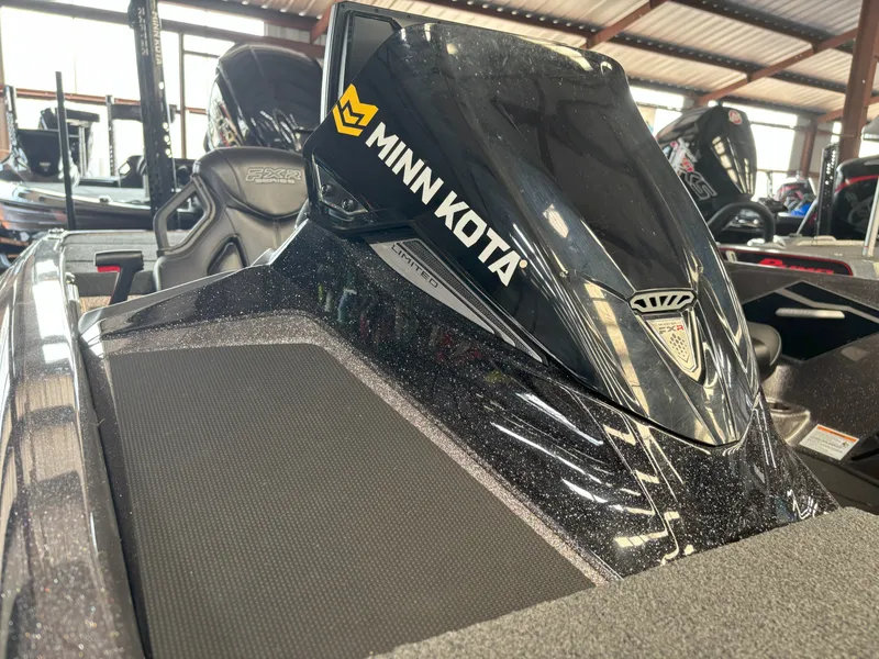 Slide: The Image of Skeeter FXR20 Limited 2025 - 15