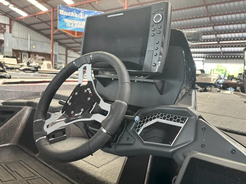 Slide: The Image of Skeeter FXR20 Limited 2025 - 17