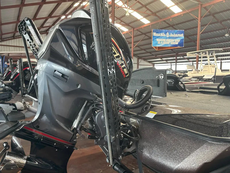 Slide: The Image of Skeeter FXR20 Limited 2025 - 18