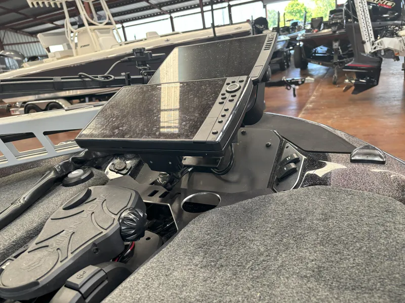 Slide: The Image of Skeeter FXR20 Limited 2025 - 3