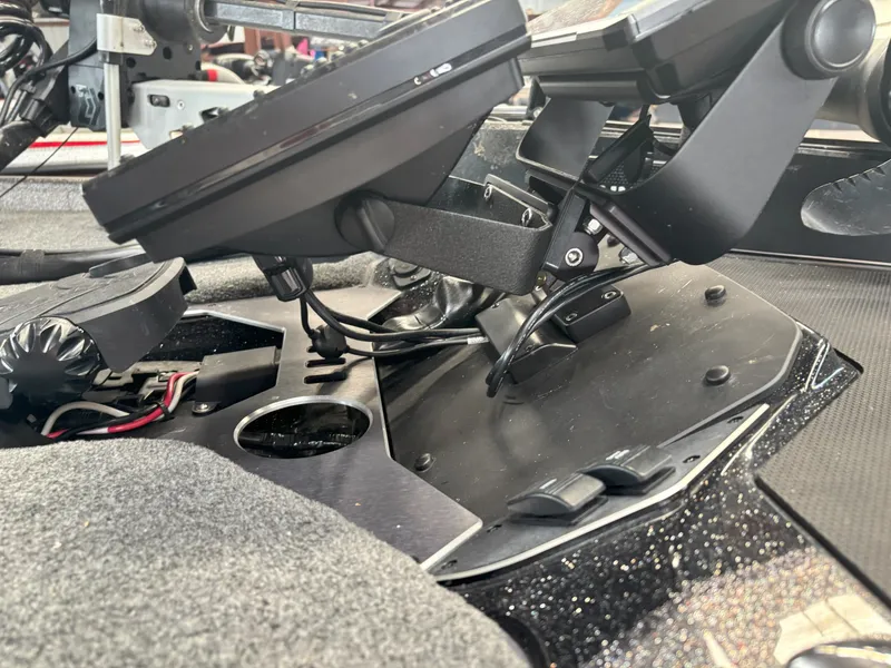 Slide: The Image of Skeeter FXR20 Limited 2025 - 4