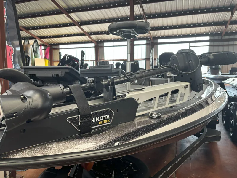 Slide: The Image of Skeeter FXR20 Limited 2025 - 5