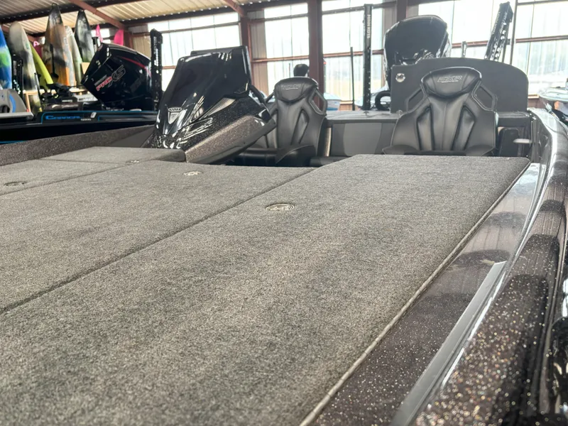 Slide: The Image of Skeeter FXR20 Limited 2025 - 7