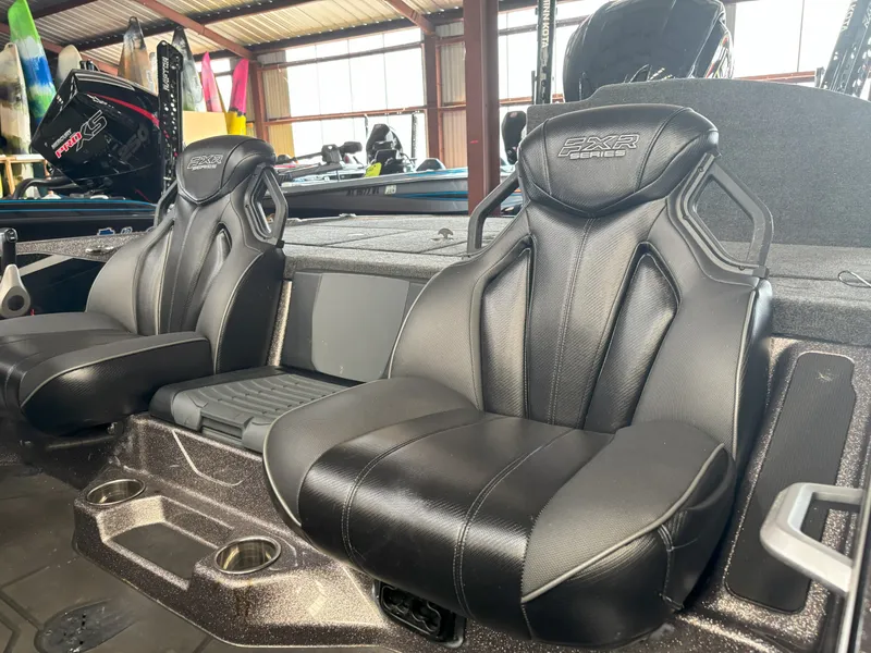 Slide: The Image of Skeeter FXR20 Limited 2025 - 8