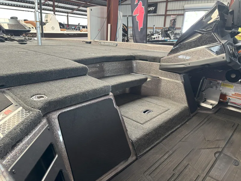 Slide: The Image of Skeeter FXR20 Limited 2025 - 9