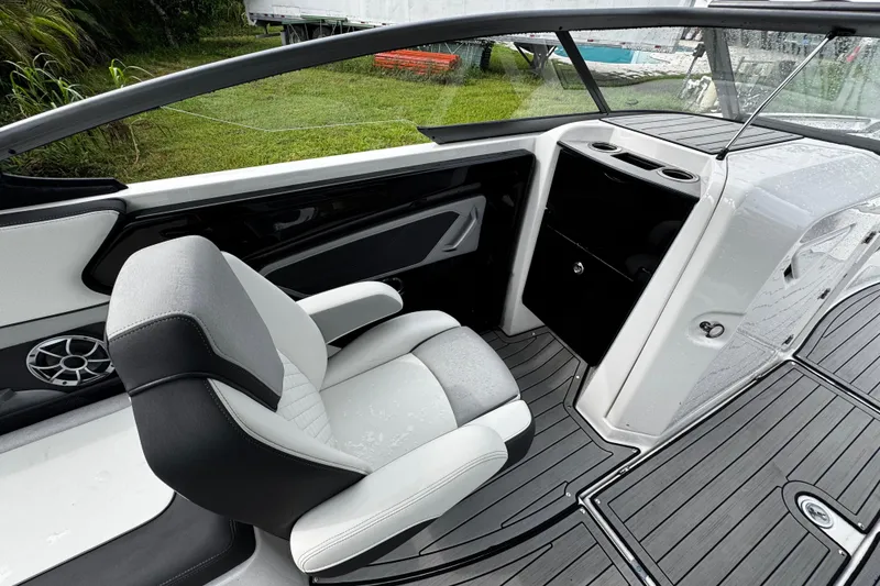 Slide: The Image of 2022 Yamaha Boats 252SE interior with sleek seating and modern dashboard design. - 13