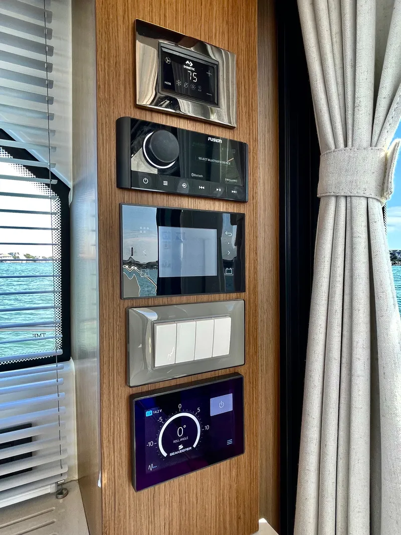 Slide: The Image of Beneteau Antares 12 2024 - 103