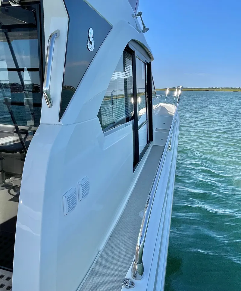 Slide: The Image of Beneteau Antares 12 2024 - 37