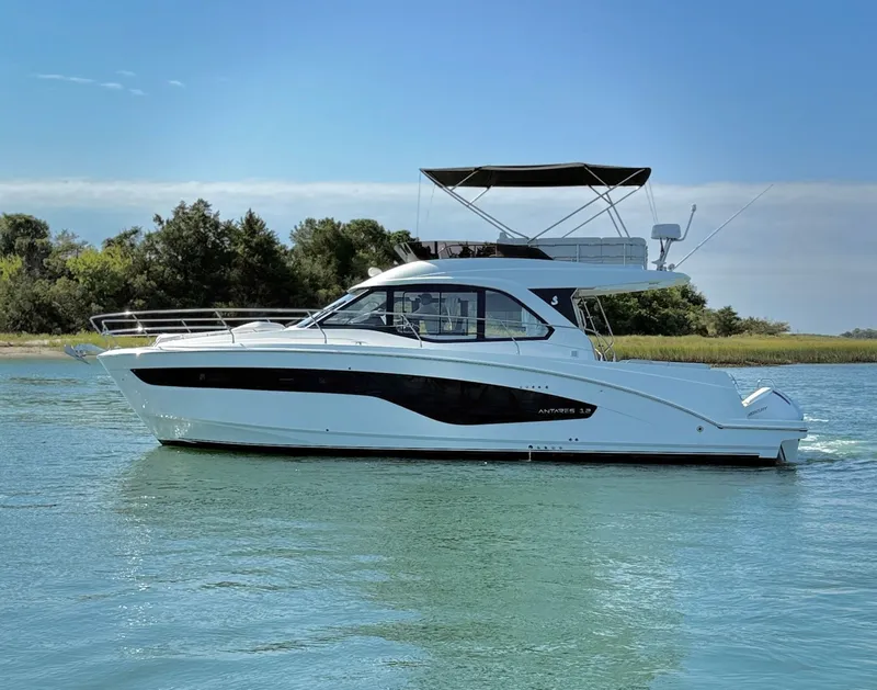 Slide: The Image of Beneteau Antares 12 2024 - 8