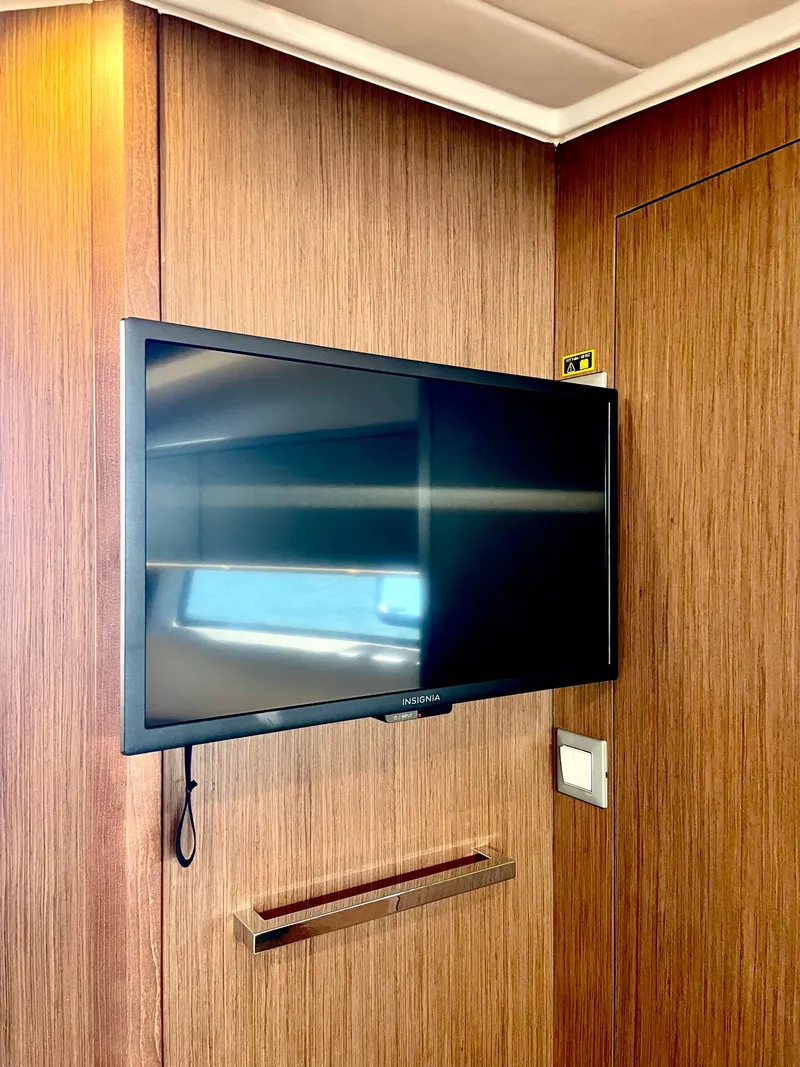 Slide: The Image of Beneteau Antares 12 2024 - 85