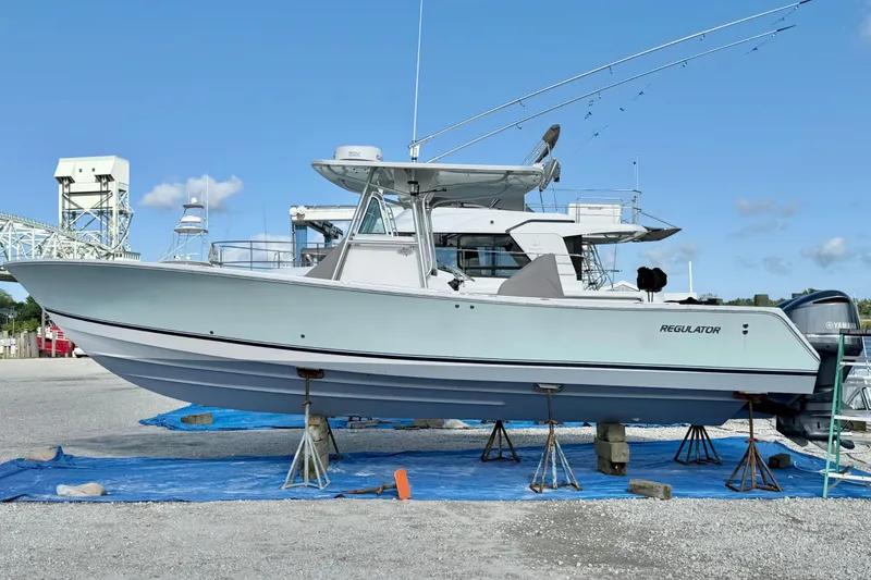 Slide: The Image of 2006 Regulator 32 Forward Seating boat on stands, outdoor display. - 11