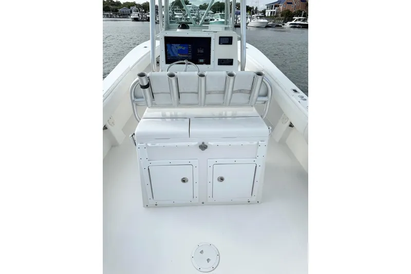 Slide: The Image of 2006 Regulator 32 Forward Seating boat interior with console and rod holders. - 17