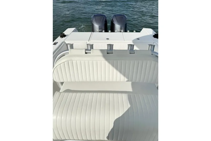 Slide: The Image of 2006 Regulator 32 Forward Seating boat with twin 300 horsepower engines on the water. - 18