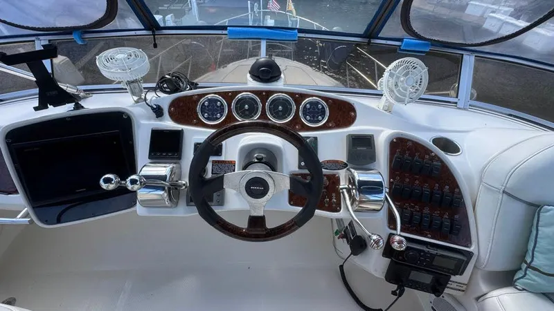 Slide: The Image of 2004 Meridian 459 Flybridge Helm - 10