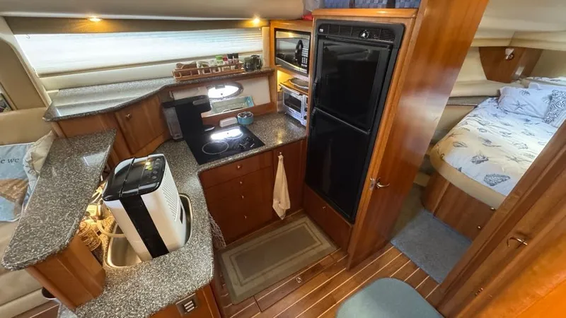 Slide: The Image of 2004 Meridian 459 Galley port - 21