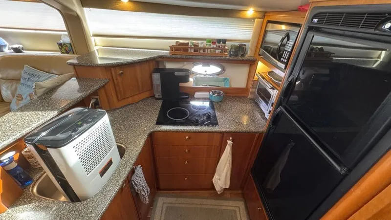 Slide: The Image of 2004 Meridian 459 Galley port - 23