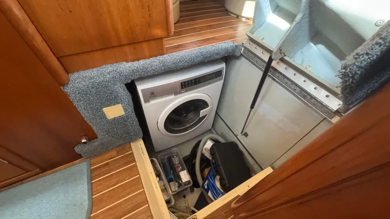 Slide: The Image of 2004 Meridian 459 Laundry - 26