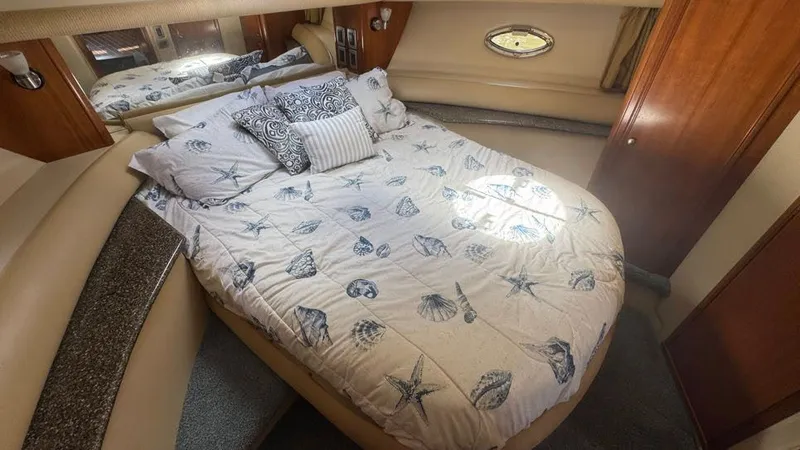 Slide: The Image of 2004 Meridian 459 Forward VIP Stateroom - 27